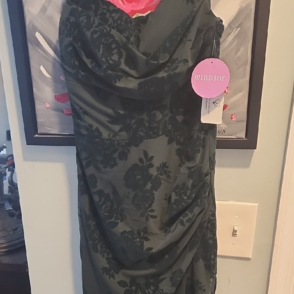 Windsor | Never Worn Hunter Green Emme Flocked Velvet Midi Formal Dress - Picture 3 of 10
